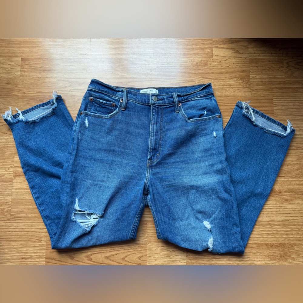 NWOT Abercrombie & Fitch Ultra High Rise Jeans